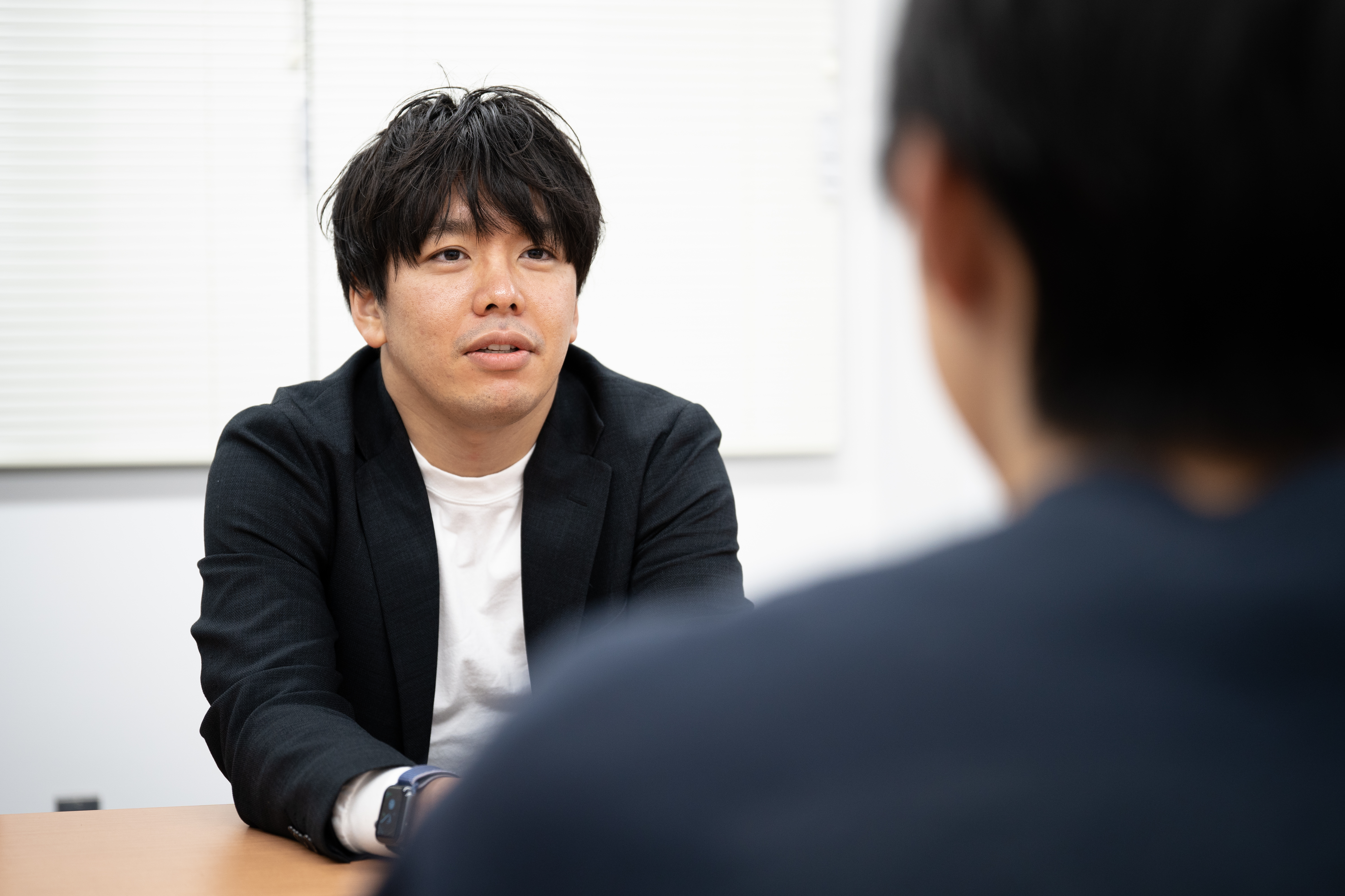 パソコンで作業するイメージ